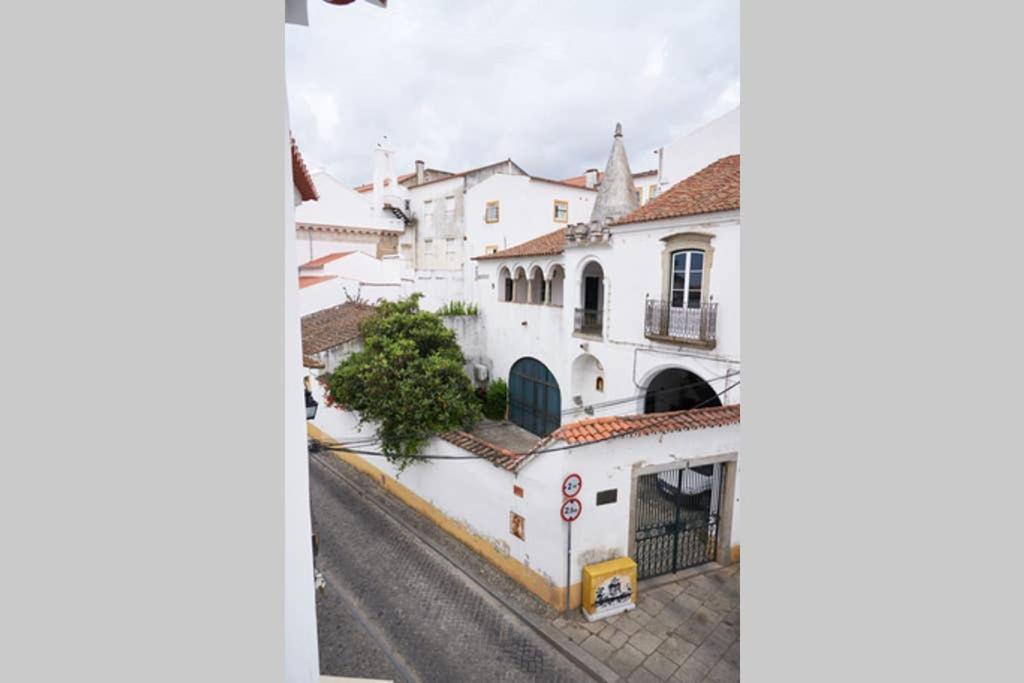 Holiday home In One Of Evora's Historical Squares